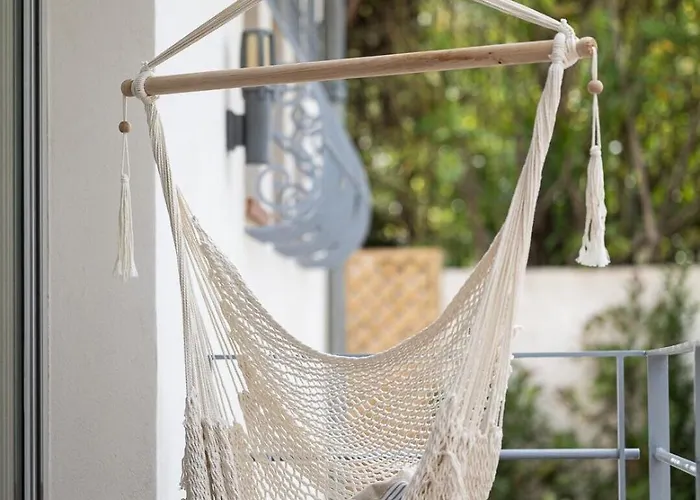 Jardin La Bohémienne Du Mandara , Juan-les-pins, Cote D Azur *